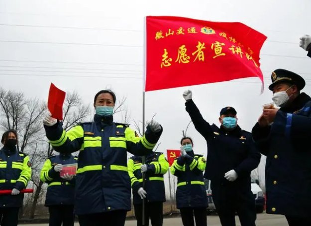 抗击疫情的金句八个字分别是？