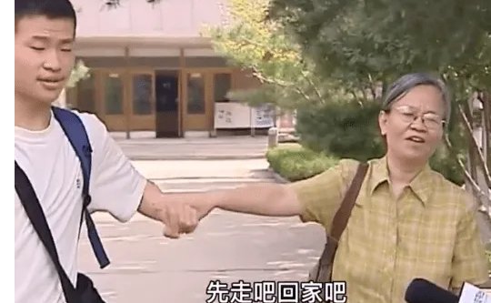 韦神的妈妈叫什么的