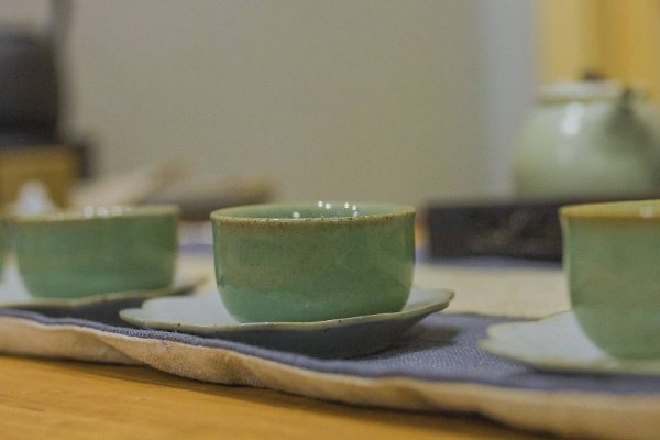 灯红酒绿什么意思?