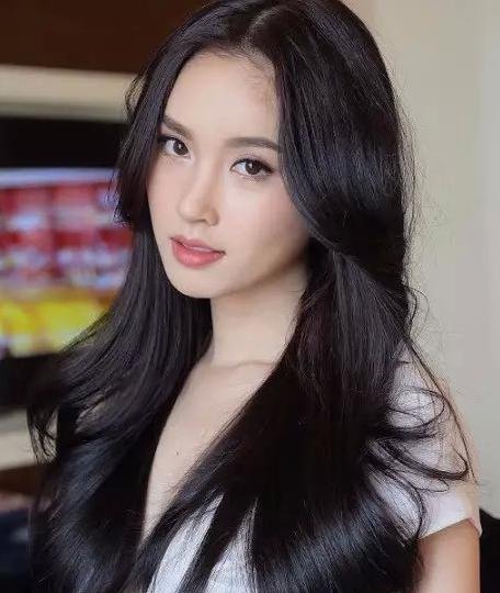 求解，扫毒里那女的到底是不是人妖