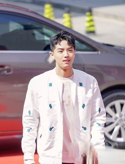 周俊伟的夫人长什么样漂亮吗 英年早婚怎么回事