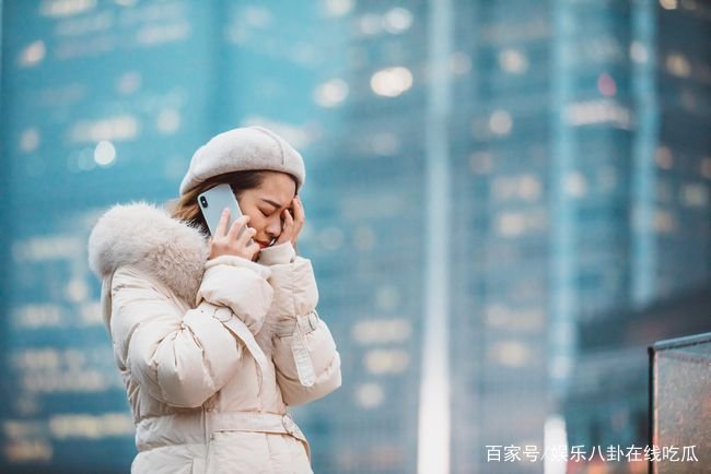 男子婚后被前女友跟踪骚扰三年,如何看待前女友的这种做法?