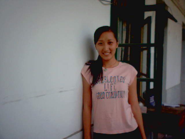 有谁知道明晓溪长什么样,有照片吗?