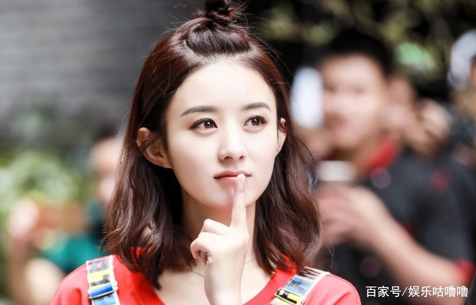 赵丽颖被问是否被潜规则过，果然“赵小刀”的名号并非空穴来风，她说了啥？