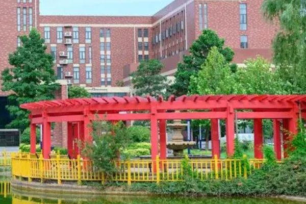 华信学院是正规大学吗