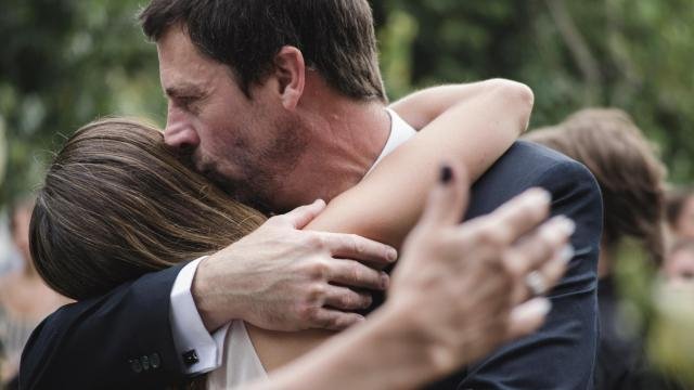 女儿都16岁了,每晚还要拉着爸爸一起睡!