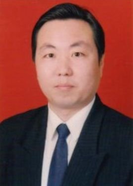 秦灿石的家族背景