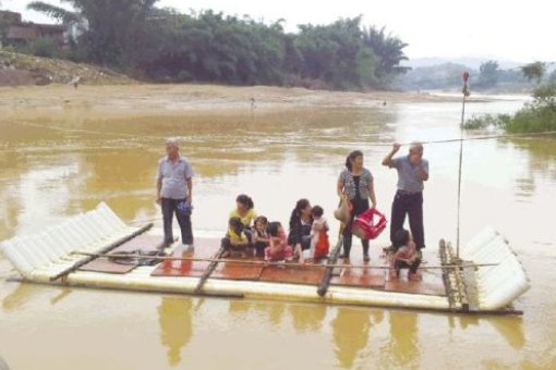 一家人过河，如何安全渡过河流（不用一次过河）。