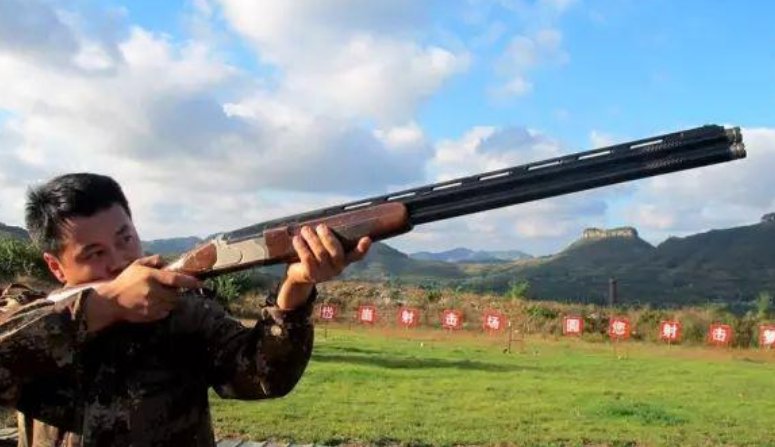 本人想自己开一家实弹射击场，建设场地需要多大有何要求？总投资大概需要多少钱？