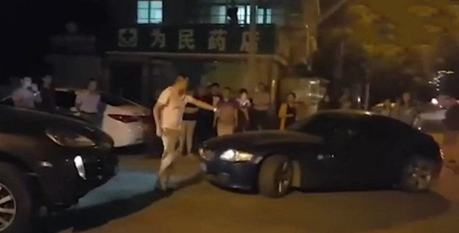 如何看待宝马女撞卡宴男事件