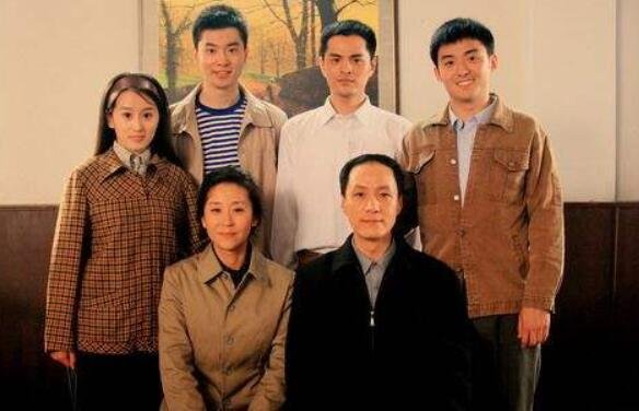 人是铁饭是钢的剧情简介