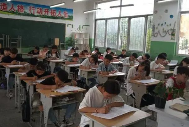 小学六年级毕业考试成绩如何查询？