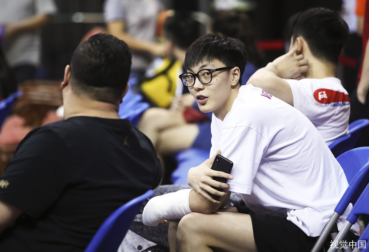 胡明轩妈妈再上热搜，粉丝逼近10万直播间曝出猛料，具体是什么情况？