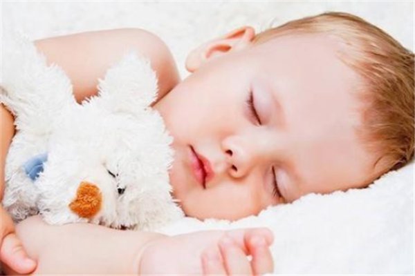 男同学掰手腕,故意输给女同学,平时如何培养孩子高情商?