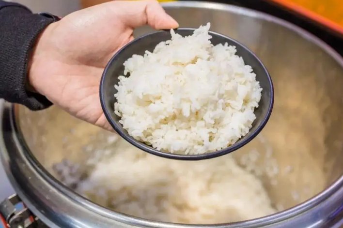 盛饭的拼音怎么写