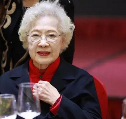 老公出轨亲妹妹,遭儿子打骂,女儿和她就像陌生人,秦怡怎么会如此悲惨?