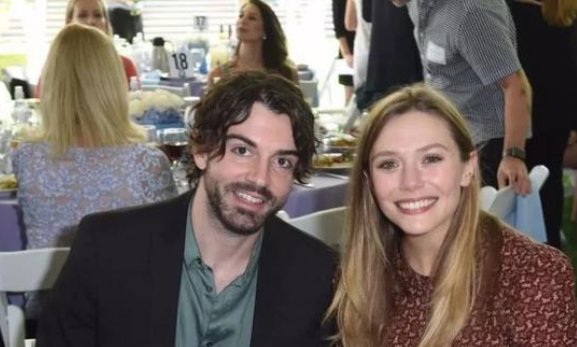 “奥妹”与丈夫街头照曝光,事业巅峰期的她为何早早完婚?