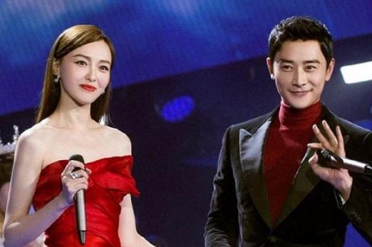 唐嫣罗晋手牵手下班令人羡慕！笑起来都比别人甜，这难道就是幸福女孩吗？