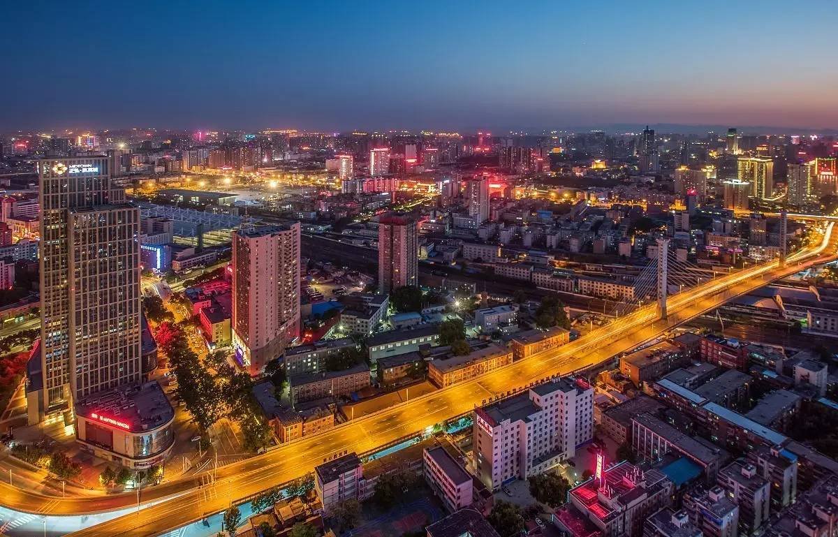 描写城市生活的词语有哪些？