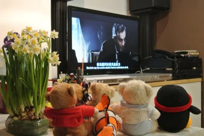 上海一小区喊居民做核酸,各幢门牌号亮了,疫情下大家是如何寻找快乐的?