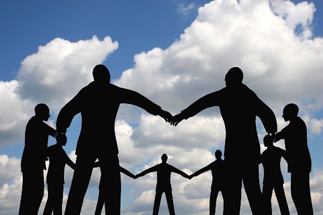 钱有很多作用，你觉得它能买来友情吗？