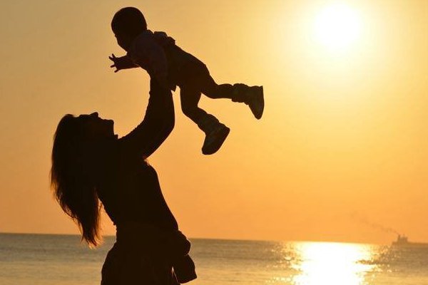 和老妈生活在一起很痛苦，该怎么办呢？