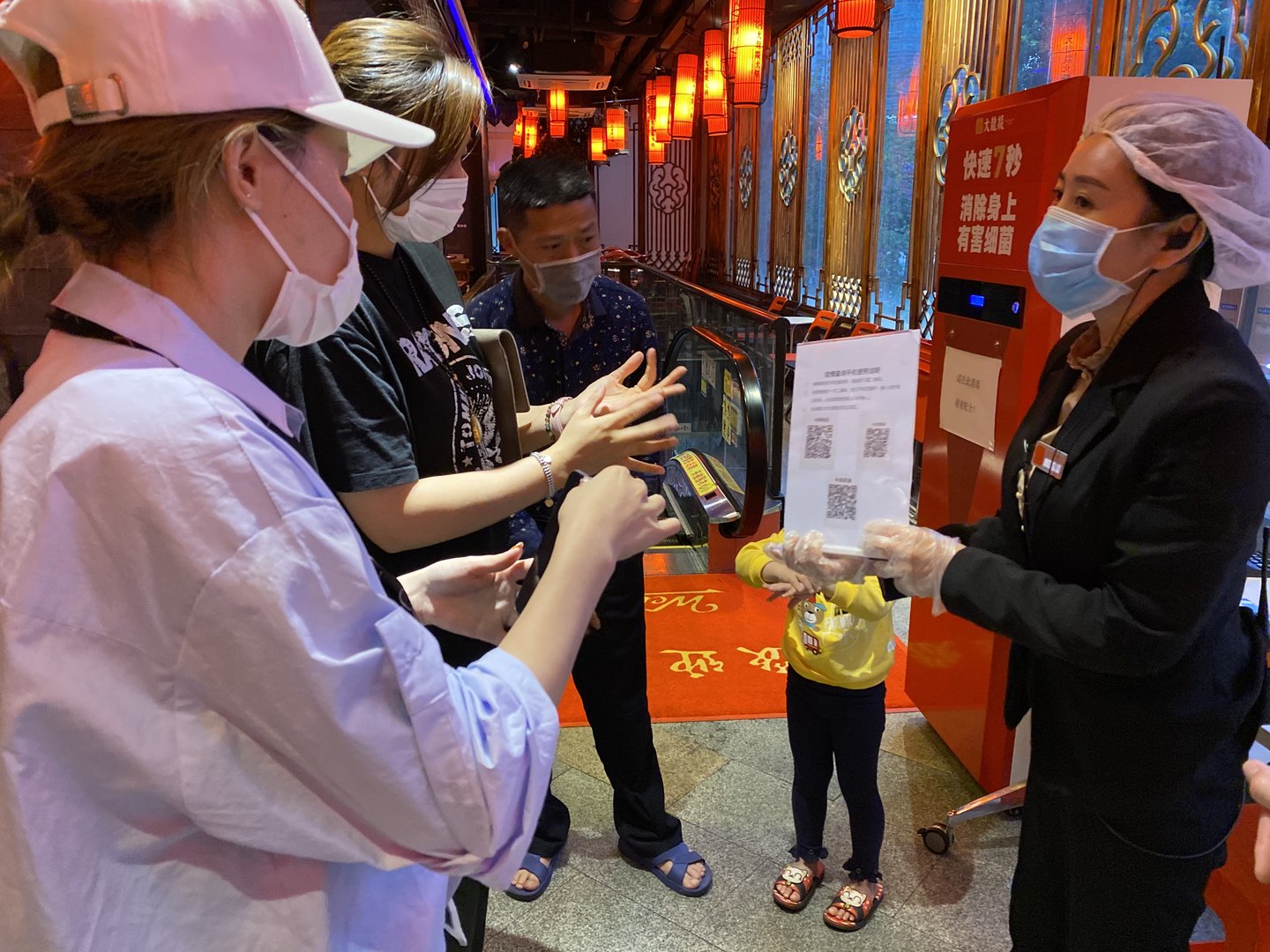 成都一火锅店突然被防疫封控，这家火锅店发生了什么？