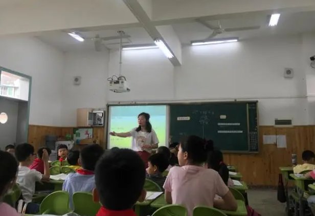 柳拂旌旗露未干打三个数字