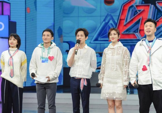 有一首歌，歌词有啦啦啦啦啦啦啦 啦啦啦啦啦。。