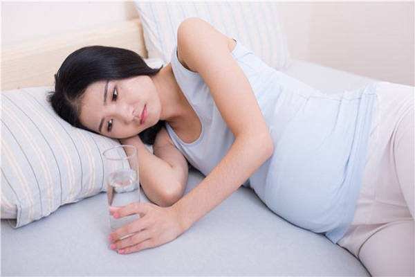 孕晚期,老公天天和同一女的玩吃鸡到凌晨怎么办?