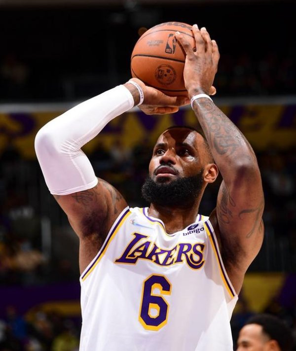 詹姆斯揭秘穿6号三大原因，究竟是什么原因？