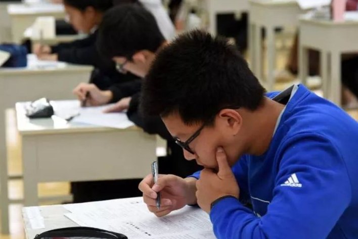 剑桥商务英语bec报名费是多少钱？