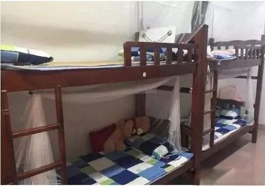 你们在宿舍里做过吗 气候炎热洗澡老师来了