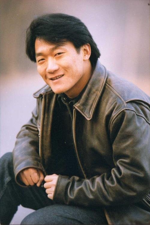 天地之间有杆秤，那秤砣是老百姓。是哪首歌？