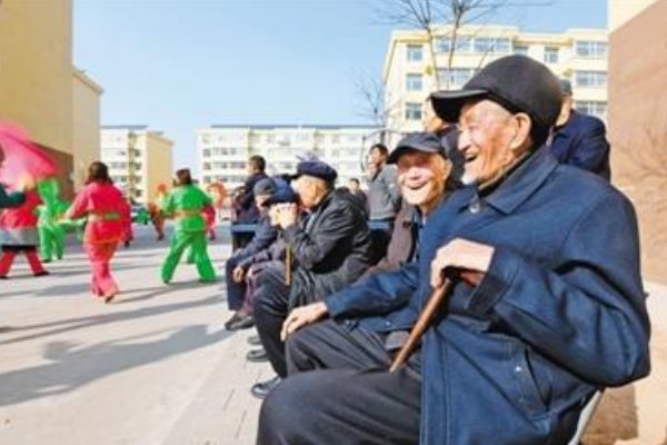 大刀滟写安居乐业的特点