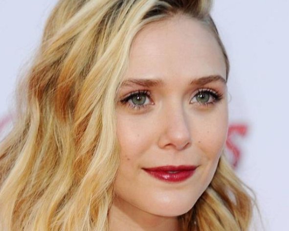 “奥妹”与丈夫街头照曝光，事业巅峰期的她为何早早完婚？