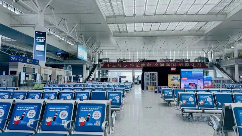 滞留在上海虹桥站的人们，他们最大的愿望是什么？