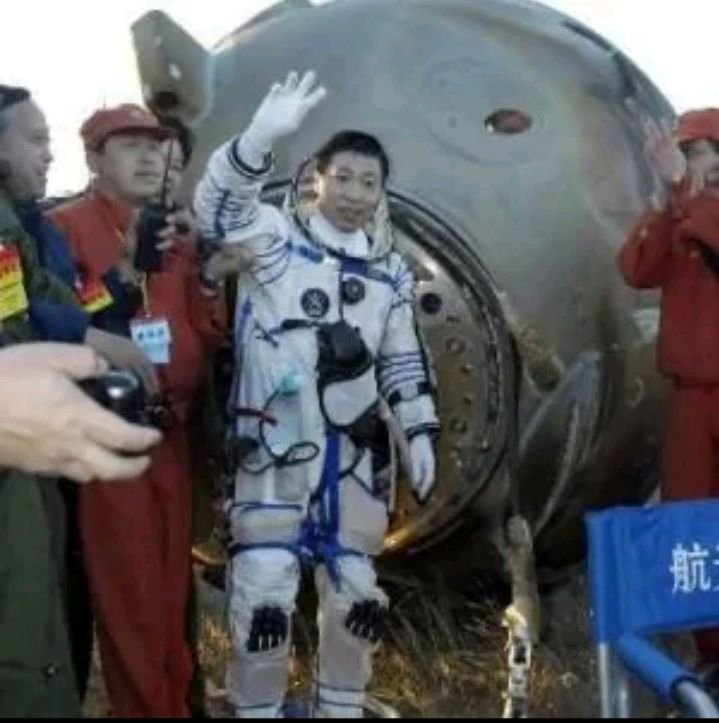 中国第一位登上月球是谁，什么人