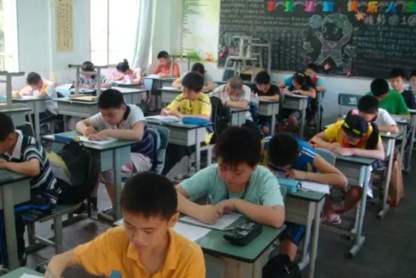 小学六年级毕业考试成绩如何查询？