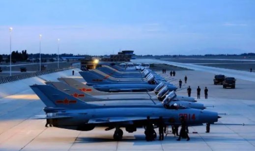 专家谈歼7失事：飞行员幸存，是飞机故障还是飞行员的操作不当造成的？