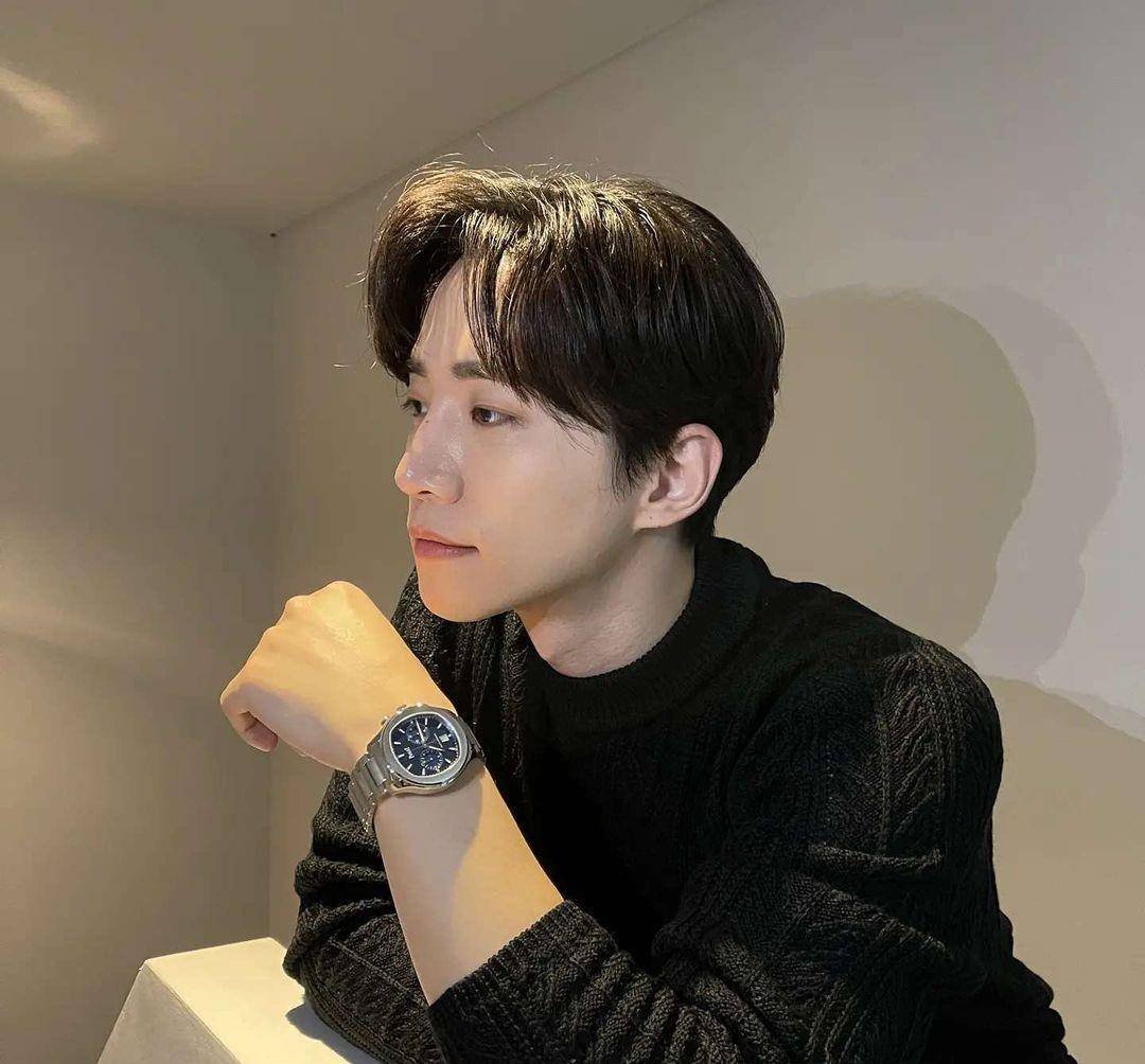 2PM李俊昊确诊为新冠肺炎,他的身体出现了哪些异常?