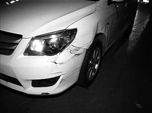 常德一辆小轿车冲上公交站台，致1死7伤，导致事故的原因是什么？