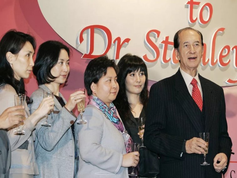 赌王何鸿燊四房太太，谁的面相最好呢？