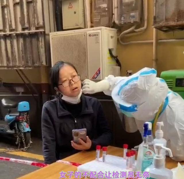 深圳一女子不张口配合检查检测，辱骂防疫人员，该女子是否存在精神问题？