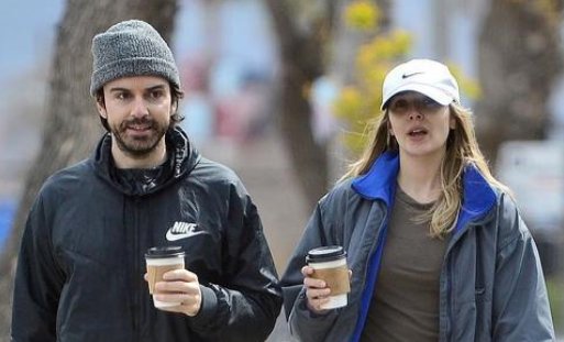 “奥妹”与丈夫街头照曝光,事业巅峰期的她为何早早完婚?