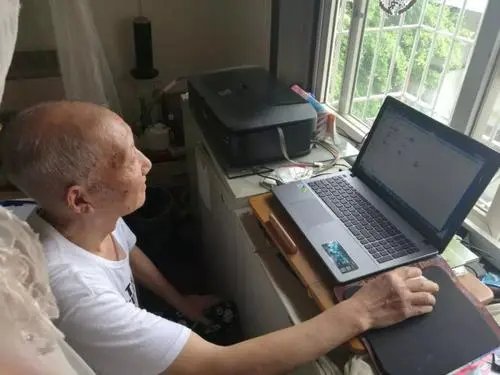 四川八旬老人每天玩游戏6小时，老年人适合玩游戏吗？