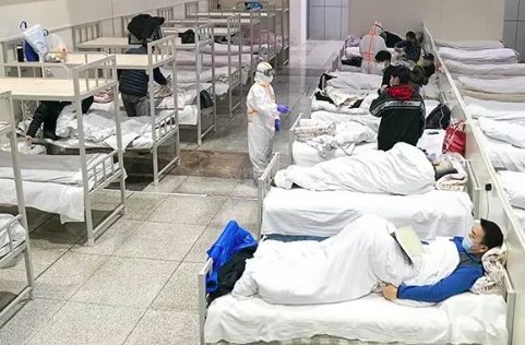 男子出方舱后在上海街头睡了23天，在这期间他是怎么度过的？