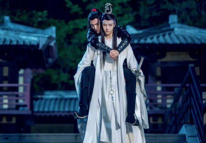 怎样看待实力男星王一博被爆谈了四次恋爱?