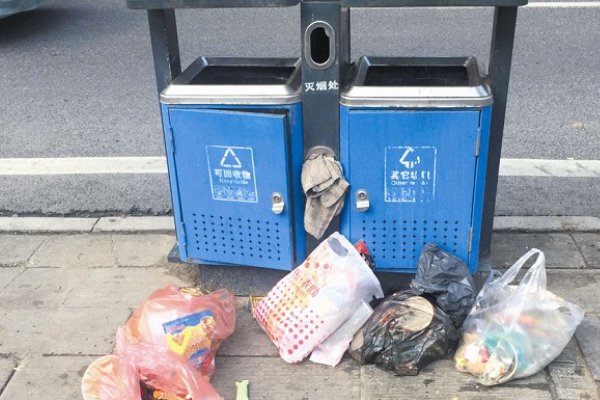 台南黄金海岸线堆满垃圾，这种乱丢垃圾行为为何屡禁不止？