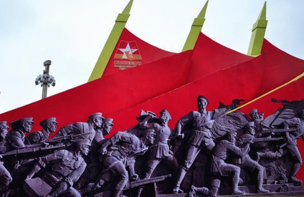 1931年夏，横扫千军如卷席的诗句描写的是什么的战斗场面